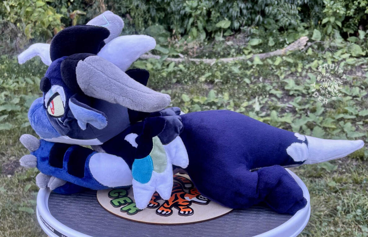 Magpie 16 inch cuddle plush, heavily modified CholyKnight pattern